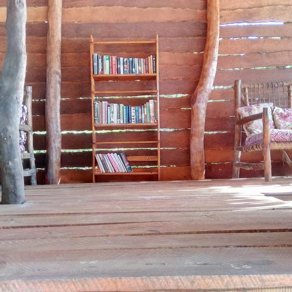 Фото Twisted Palms Lodge & Restaurant