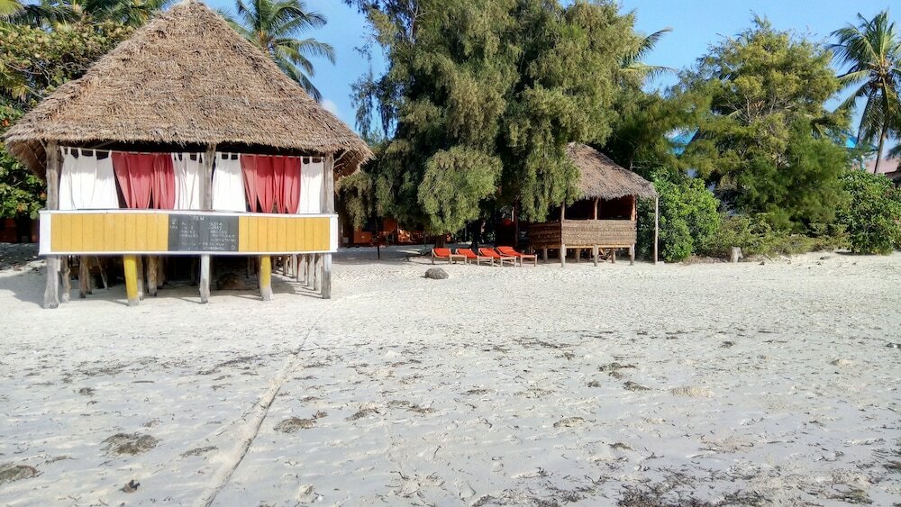 Фото Twisted Palms Lodge & Restaurant