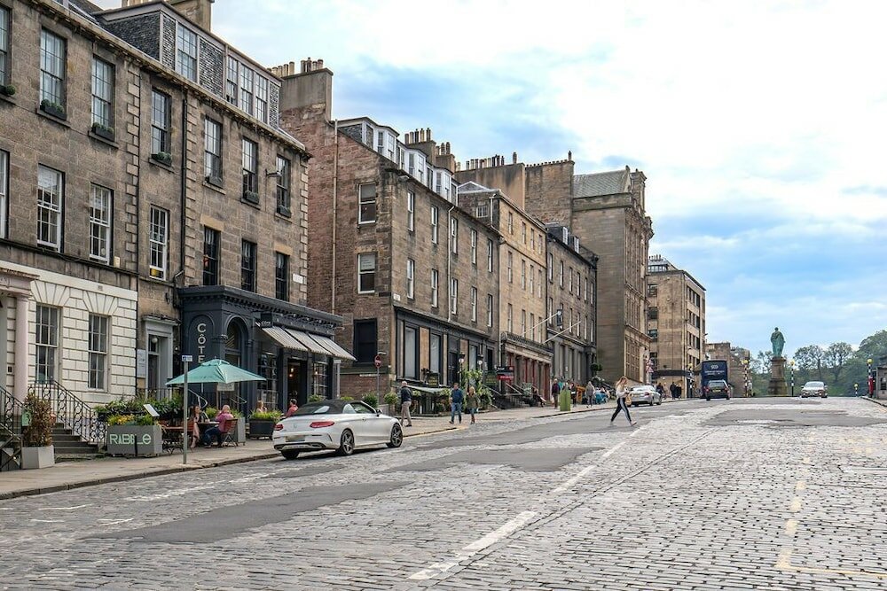 Фото No. 53 Frederick Street