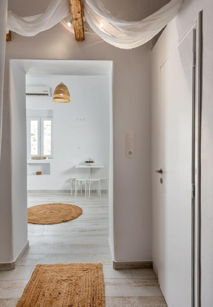 Фото Salty Caves Apartments Milos