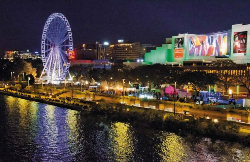 Фото The Astor Apartments