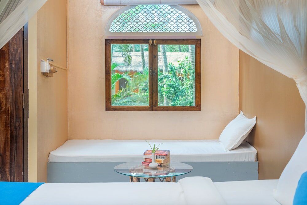 Фото Amadi Beach Front Resort