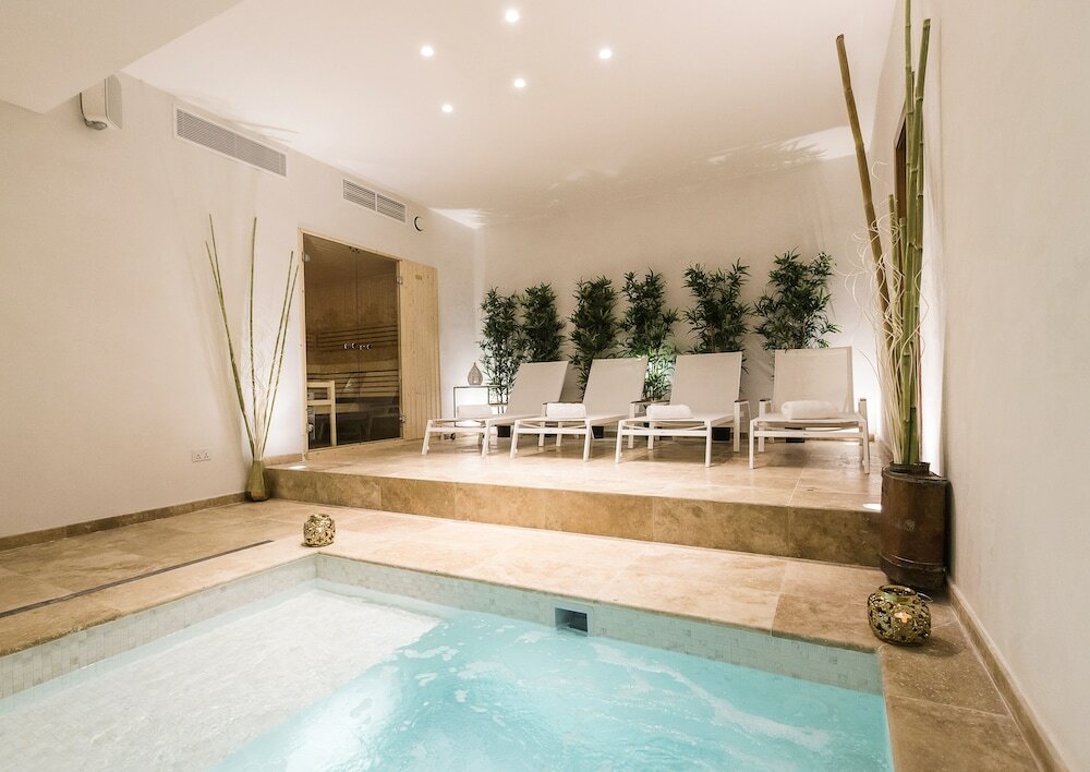 Фото Two Pillows Boutique Hostel