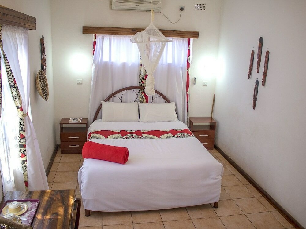 Фото Chanters Lodge, Livingstone