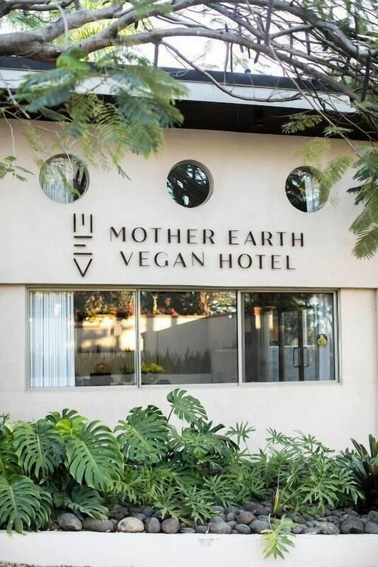 Гостиница Mother Earth Vegan Hotel & Restaurant