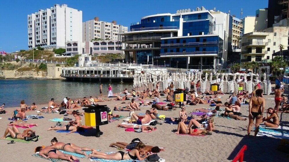 Фото Modern 2br Apartment in Central St Julian's