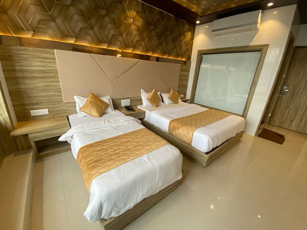 Фото Hotel Bkc Crown - Near Trade Centre