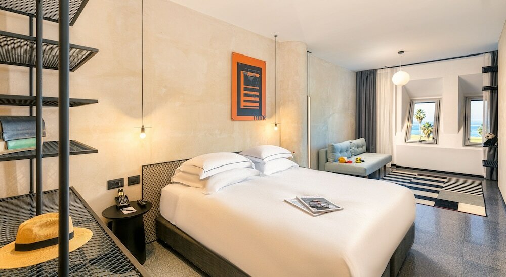 Фото Brown Brut Seafront Hotel