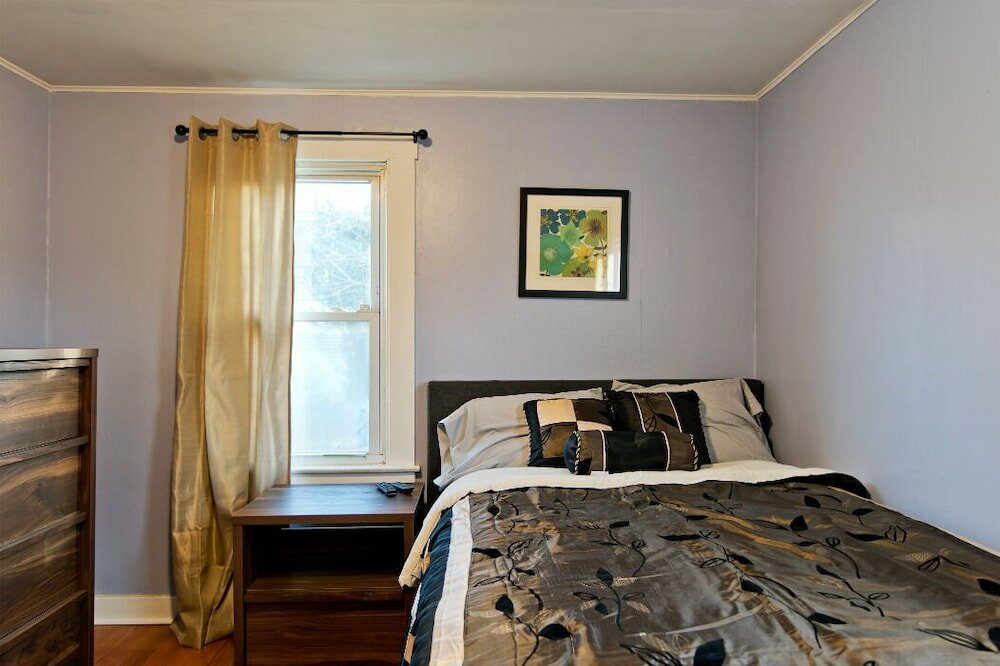 Фото Amazing 5 Bedroom Downtown Ferndale House