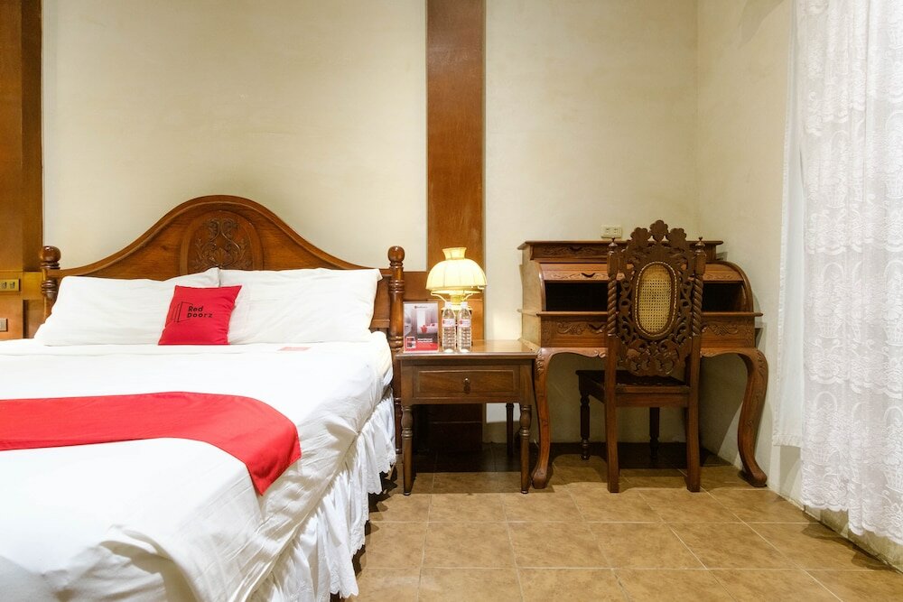 Фото RedDoorz Plus @ Calle Crisologo Vigan
