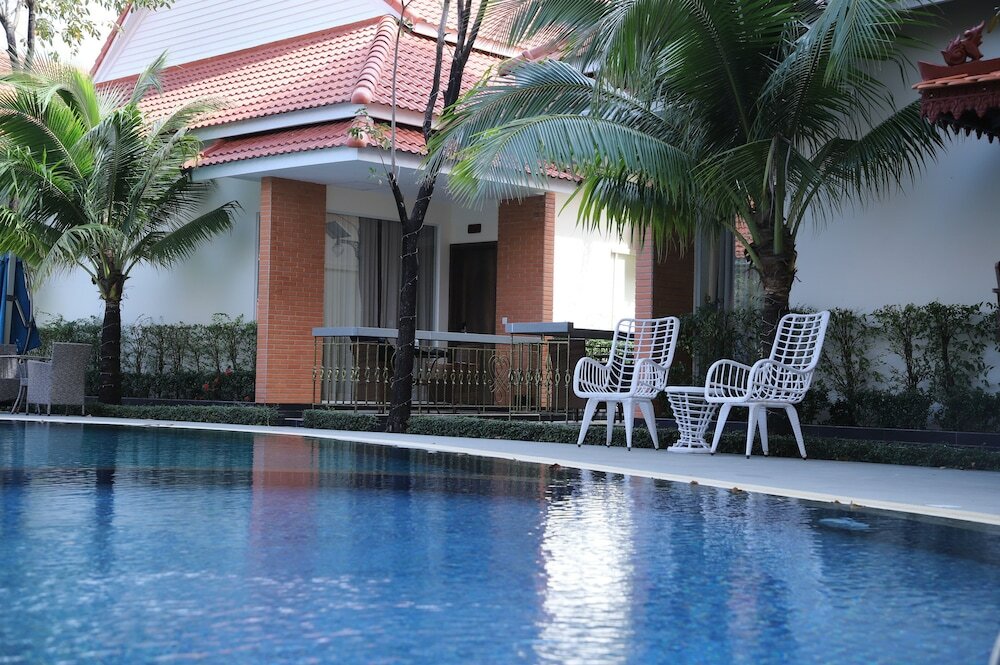 Фото Sea Breeze Hotel & Villa