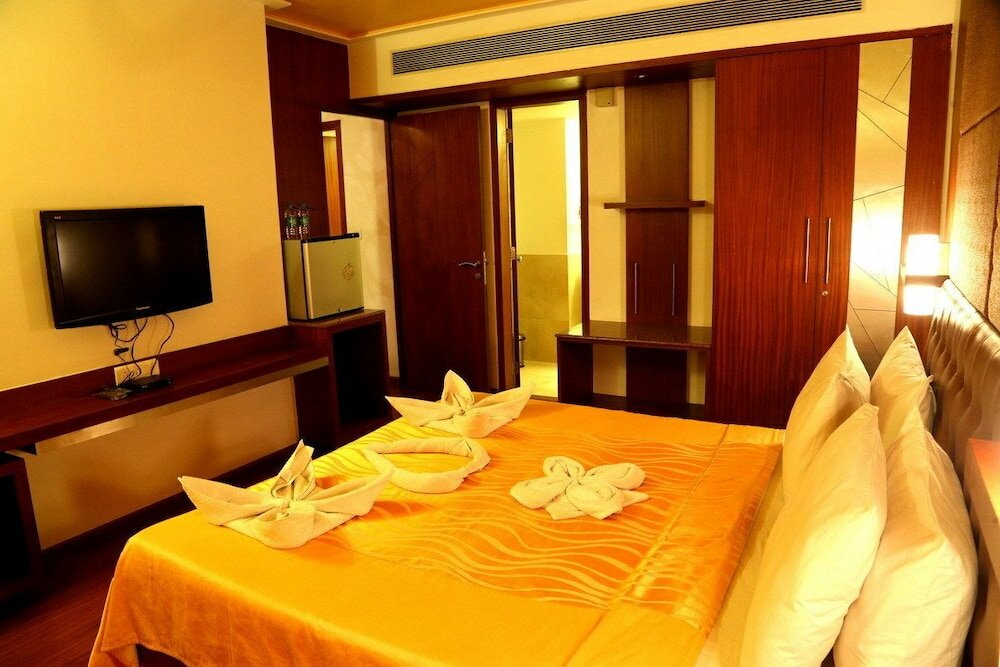 Фото Srinivas Saffron Hotel