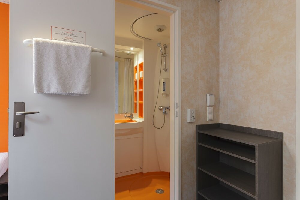 Фото EasyHotel Budapest Oktogon