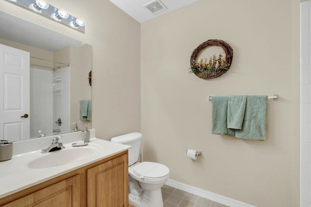 Фото Modern & Comfy 20min to Disney Queenbeds