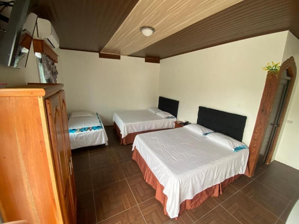 Фото Hotel y Restaurante Las Adas y Estrellas