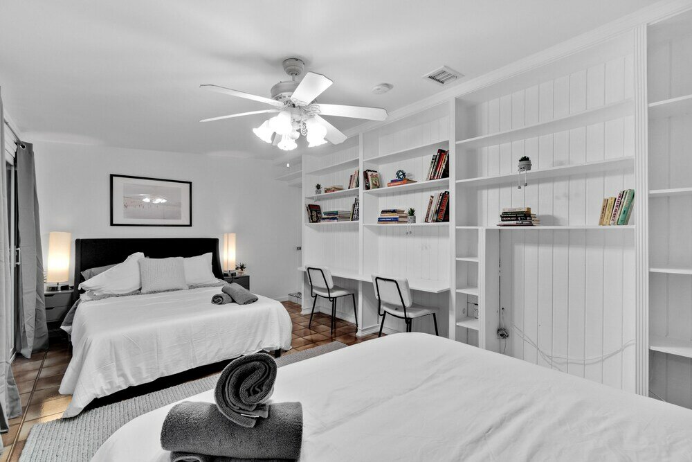 Фото Chateau Michael Luxury Brickell Villa with Pool