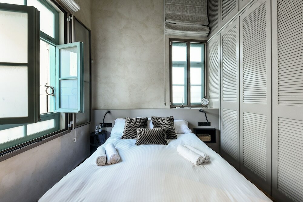 Фото Classical Spacious 3br apartment