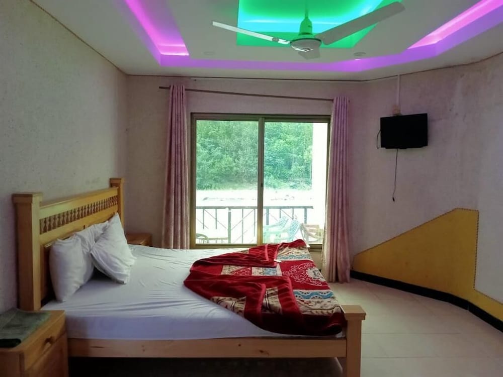 Фото Pameer Continental Hotel and Restaurant