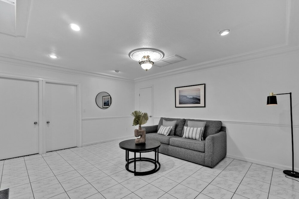 Фото Chateau Michael Luxury Brickell Villa with Pool