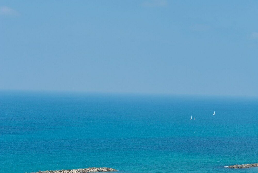 Фото Vibrant and Modern Apartment in Tel Aviv