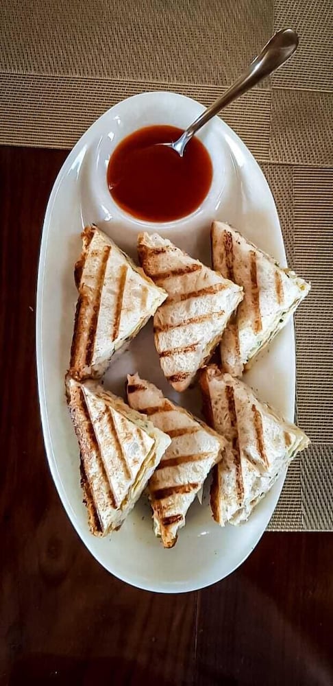 Фото Hotel The Crown