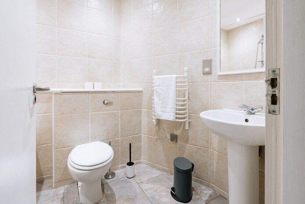 Фото Bright 2bd Flat in Manchester