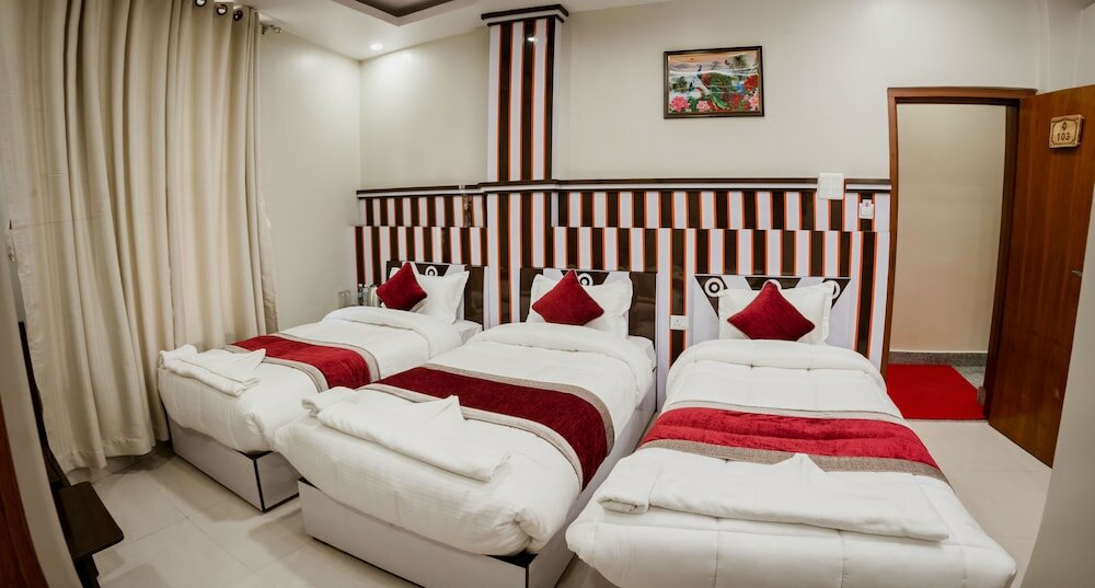 Фото Hotel Janmabhumi