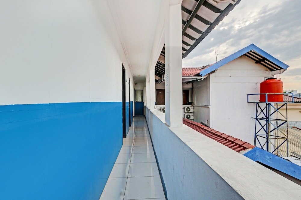 Фото Super Oyo 90426 Near Mall Ciputra 2