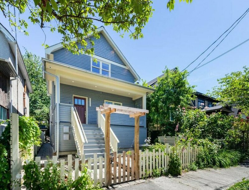 Гостиница Commercial Drive New 3 Bdrm Home 2 Flex Rooms -5 min to Downtown 22km Seawall в Ванкувере