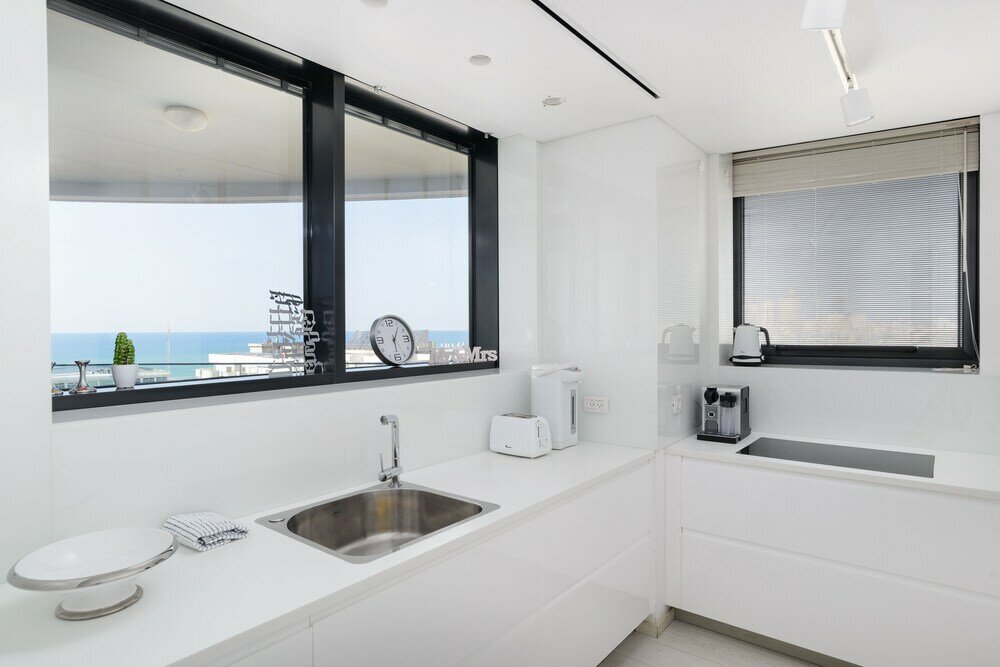 Фото Bat Yam Luxury with Terrace & Sea View