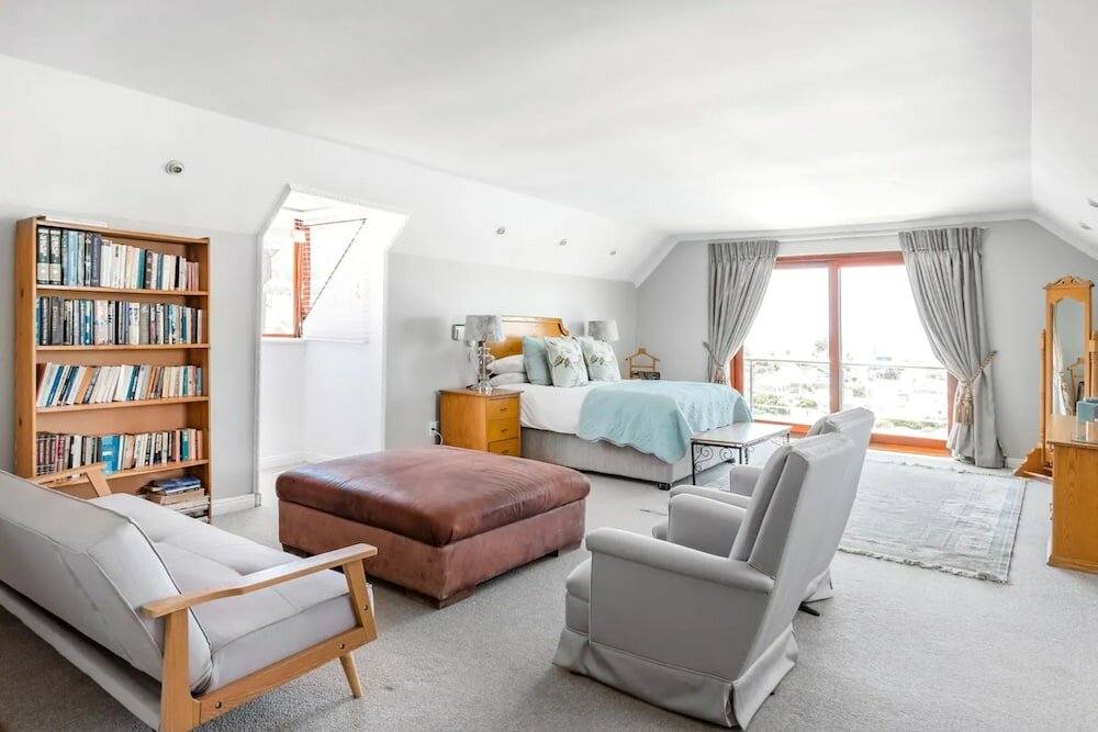 Фото 3 Bedroom Hilltop Home With Spectacular Views