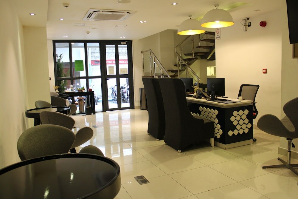 Фото Beehive Premier