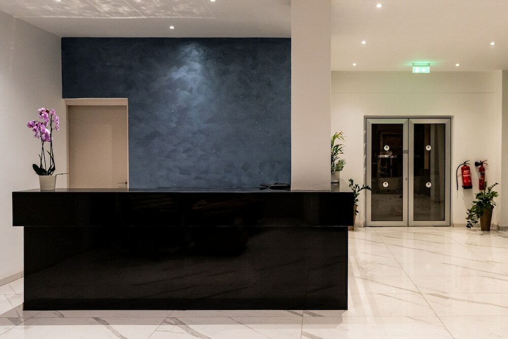 Фото Flora Hotel Apartments