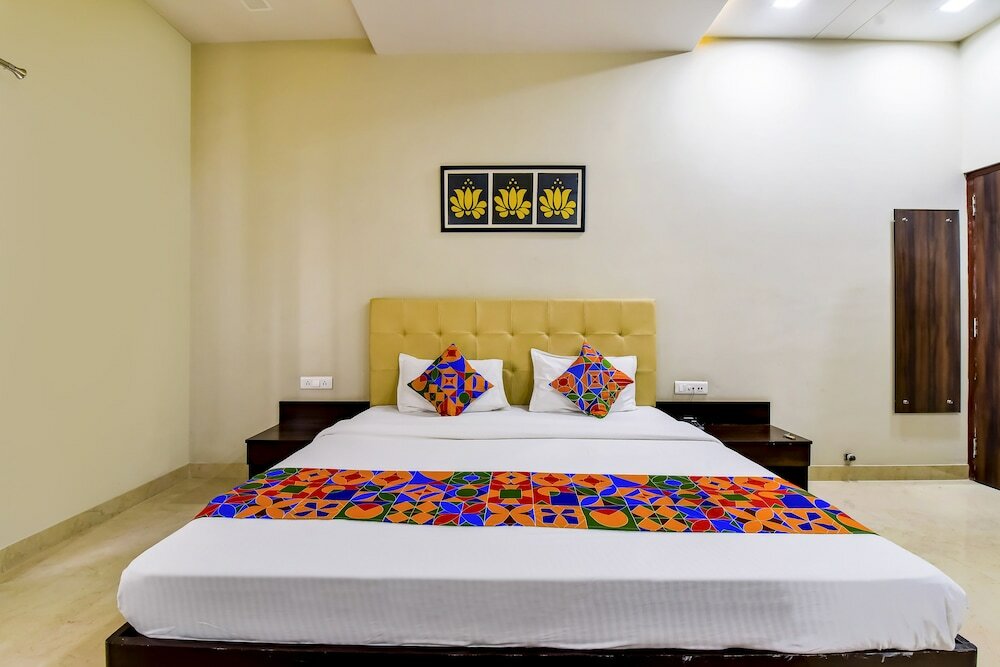 Фото Fabhotel The Castle Homestay