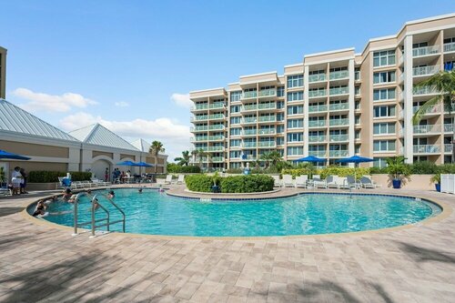 Гостиница Marco Beach Ocean Suites в Марко Айленд
