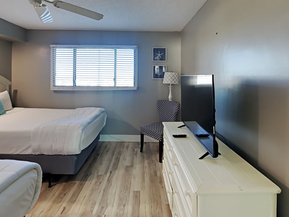 Фото Regency Towers № 812 - Don't Worry Beach Happy