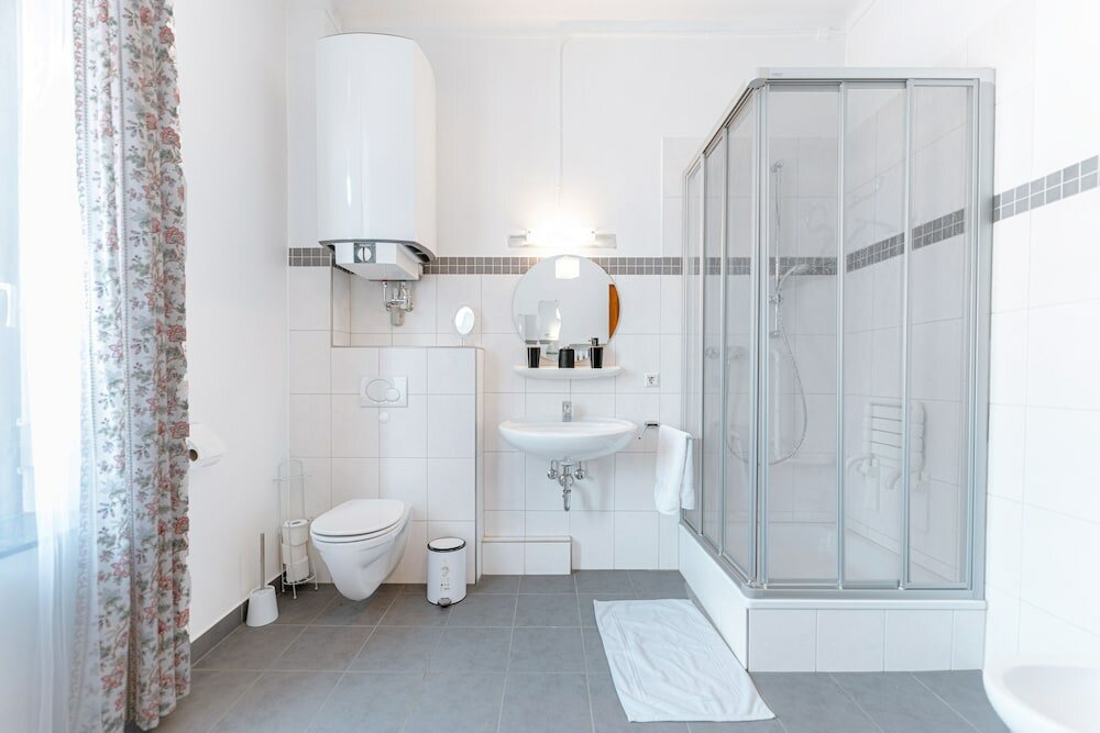 Фото Baroque Style Townhome Garden Patio Prkg