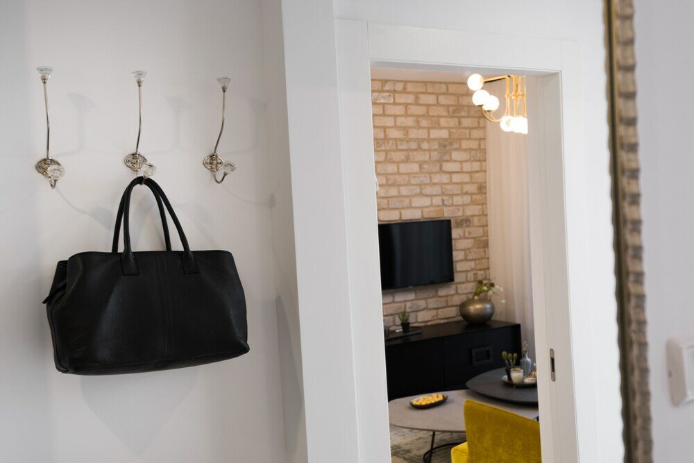 Фото Contemporary & Texture-Rich Hideaway