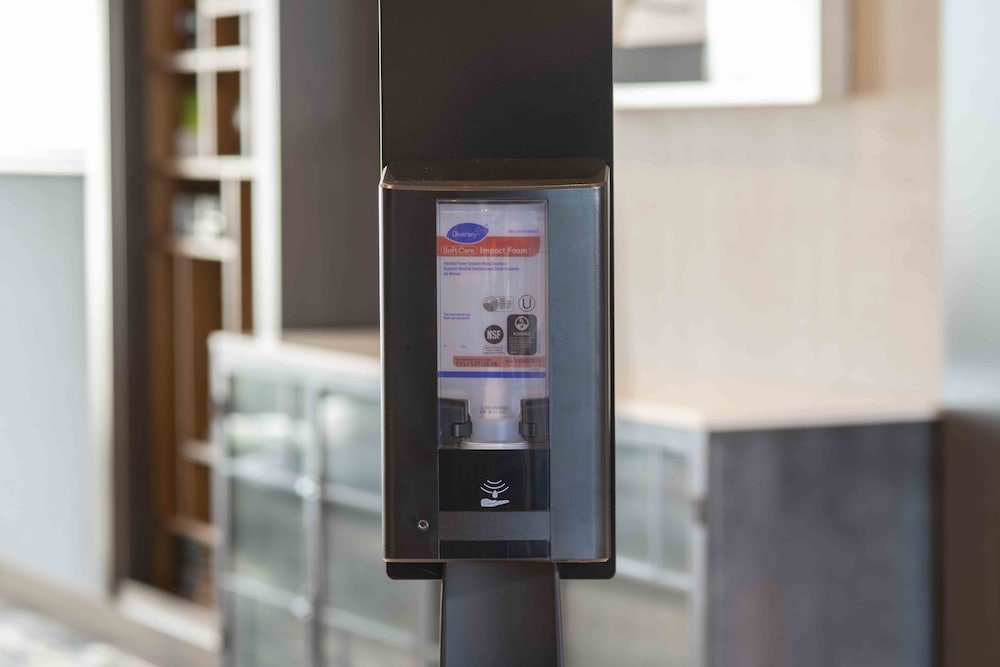 Фото Holiday Inn Express Boston Logan Airport - Revere, an Ihg Hotel