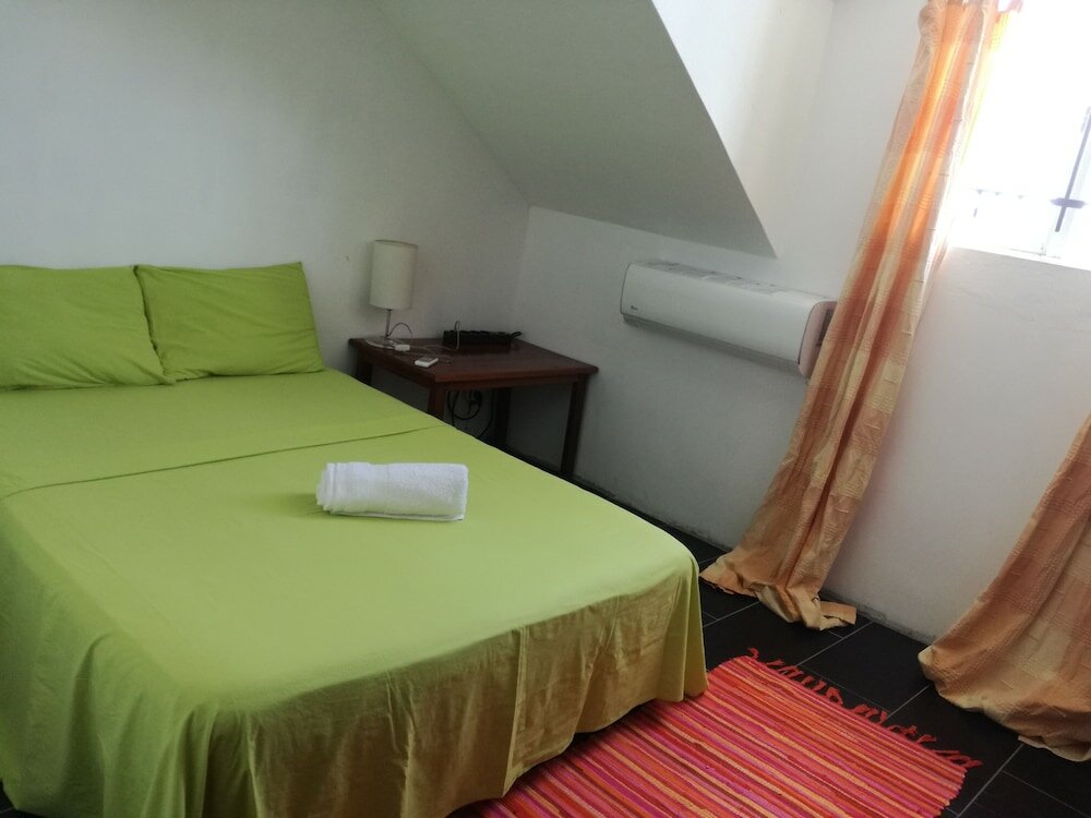 Фото St Exupéry chambre d'hôtes