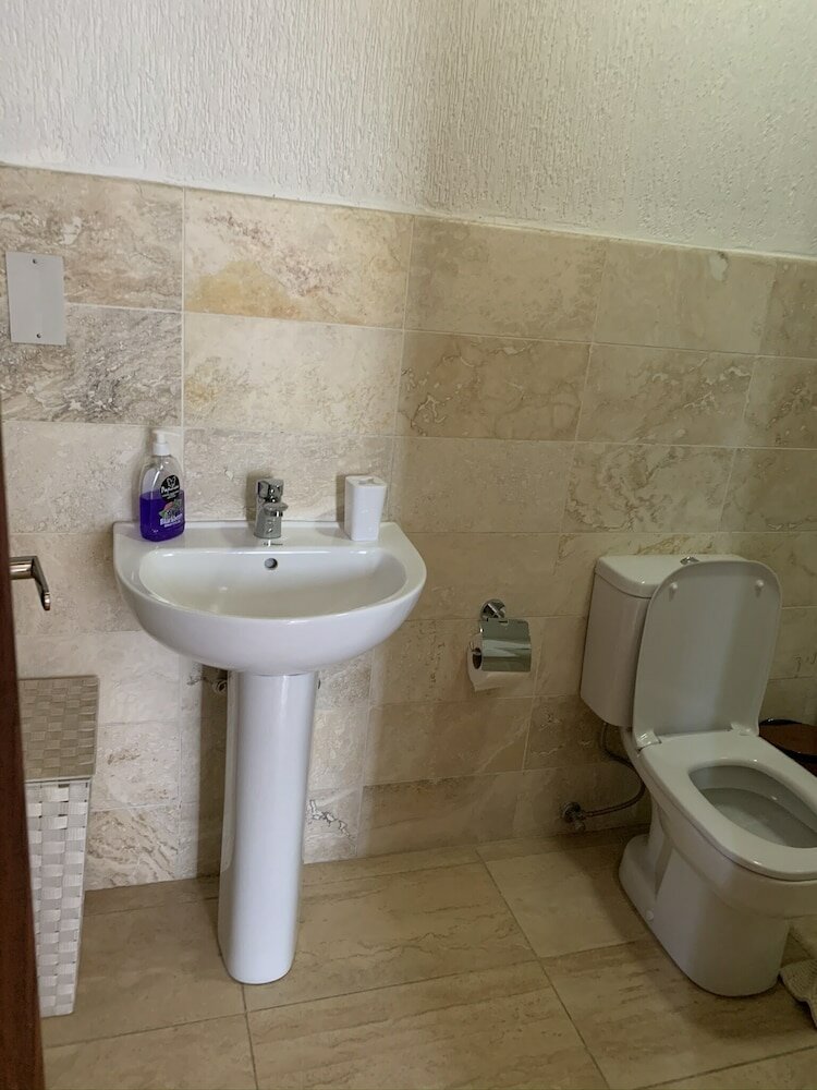 Фото Euneva Court Townhouses - Bentley Place