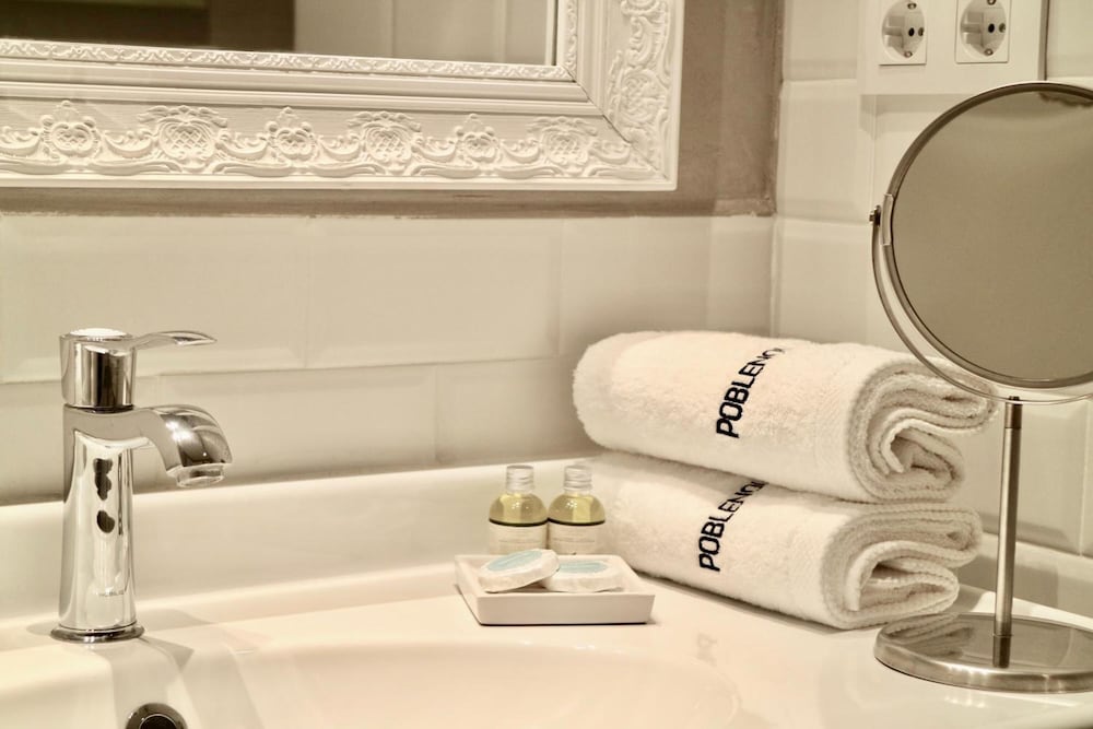 Фото Hostal B&b Poblenou