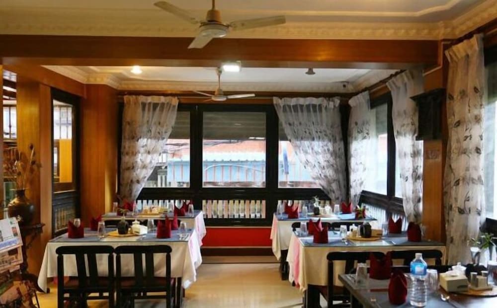 Фото Hotel swastik