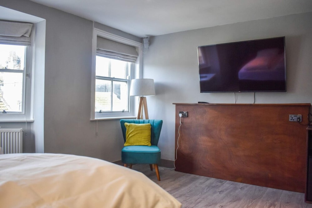 Фото Stylish & Spacious Studio Next to Beach