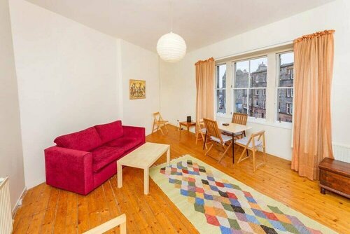 Гостиница Charming and Spacious New Town Apartment в Эдинбурге