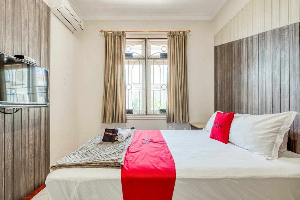 Фото RedDoorz near Untag Surabaya