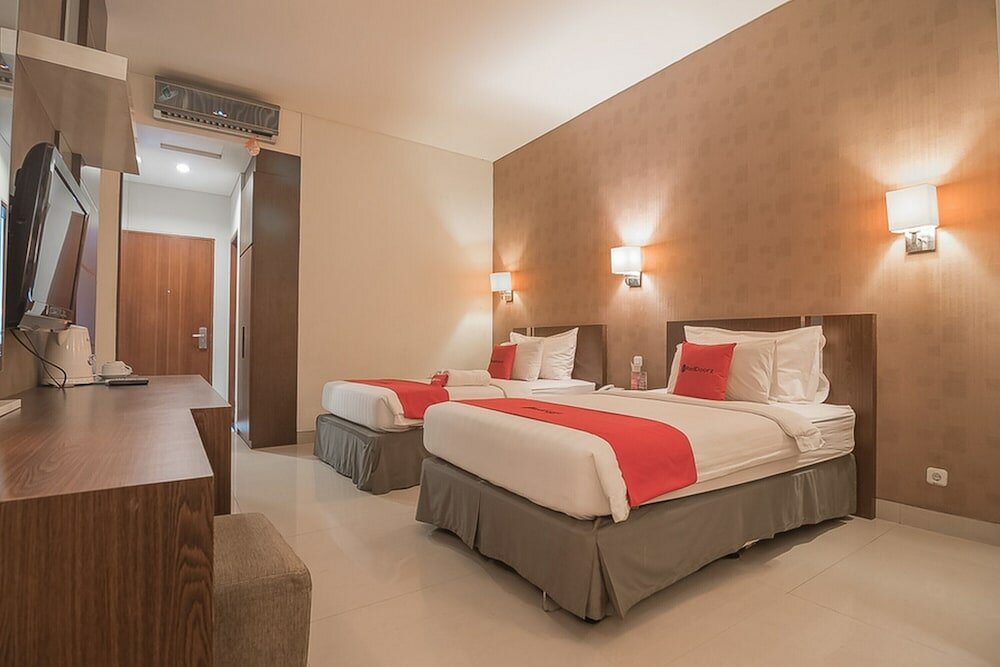 Фото RedDoorz Premium near Paris Van Java Mall