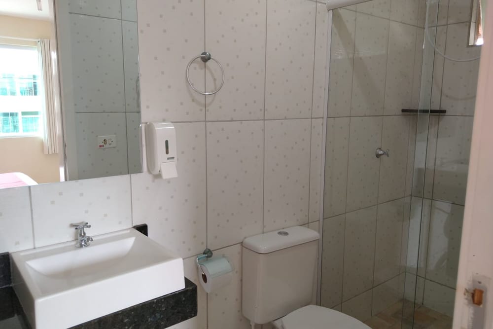 Фото Oyo Costa Serena Hotel