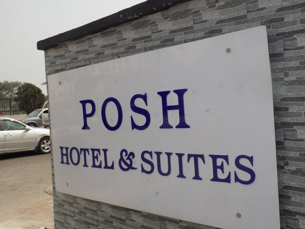 Фото Posh Hotel And Suites