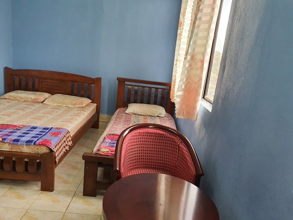 Фото Spot On 89920 Muwaffaq Inn